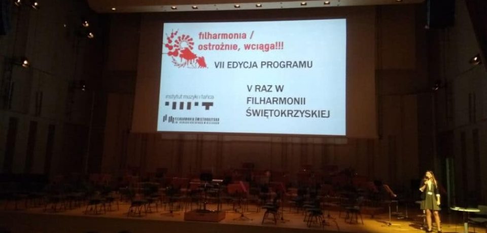 Filharmonia. Ostrożnie, wciąga