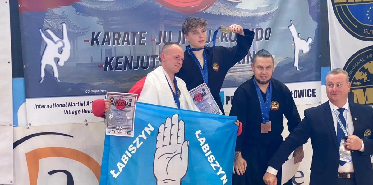 Mikołaj Przemyski z 2P Mistrzem Europy w KENJUTSU i podwójnym Wicemistrzem w KOBUDO